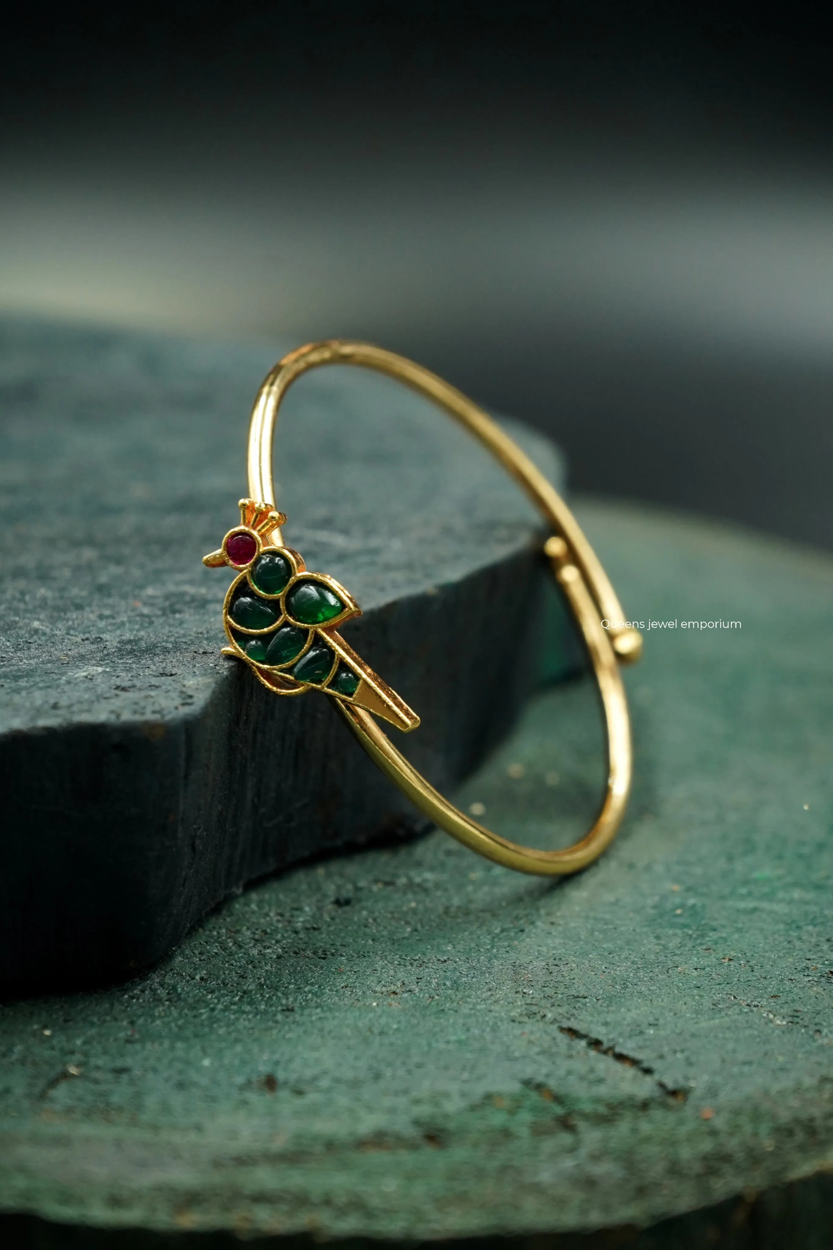 ALIKA KADA BANGLE