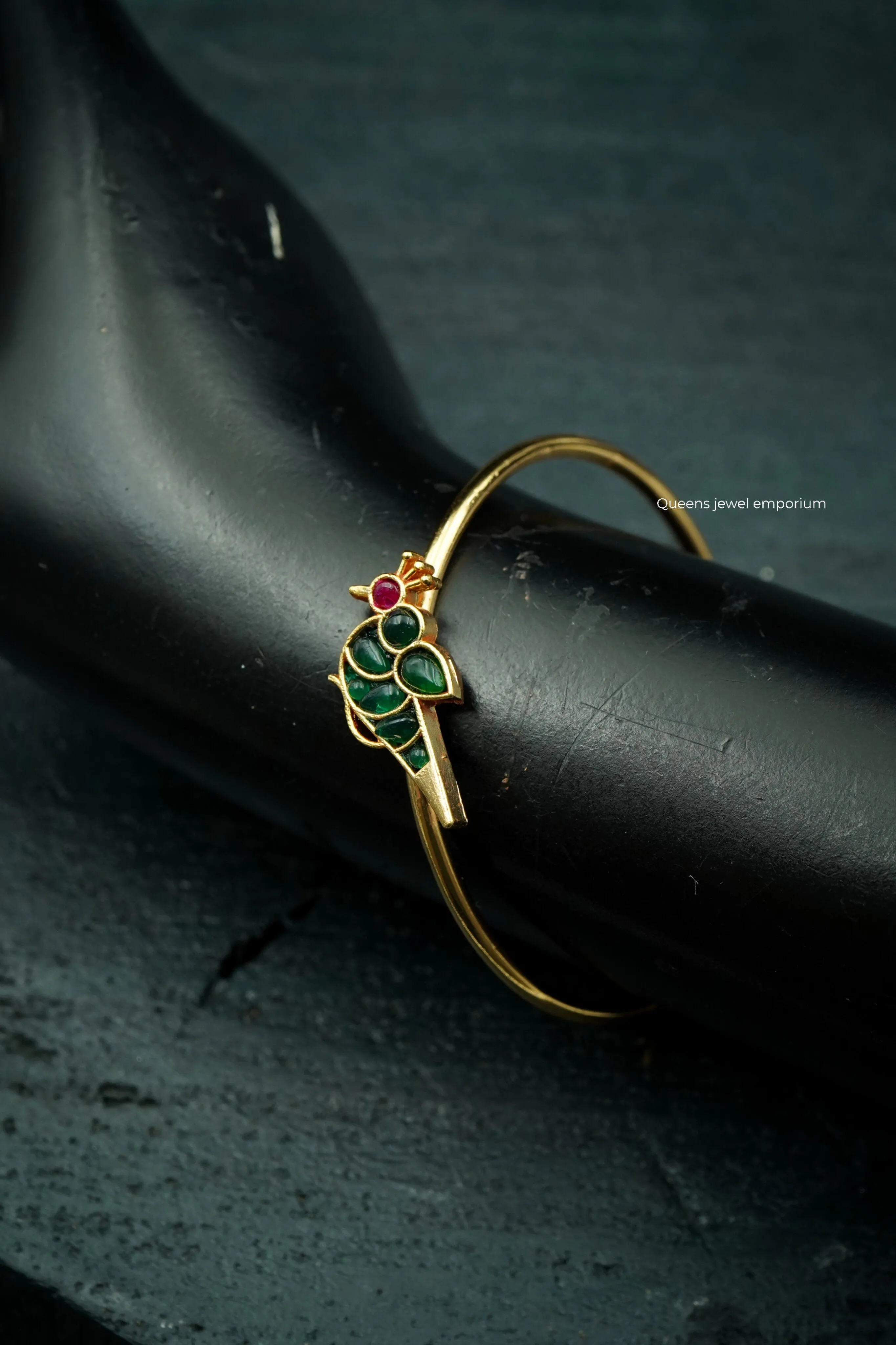 ALIKA KADA BANGLE